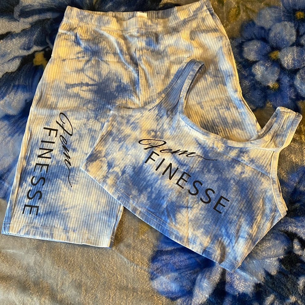 FEM FINESSE
Leisure
CONDITION: NEW
MATERIAL: POLYESTER, RAYON,SPANDEX